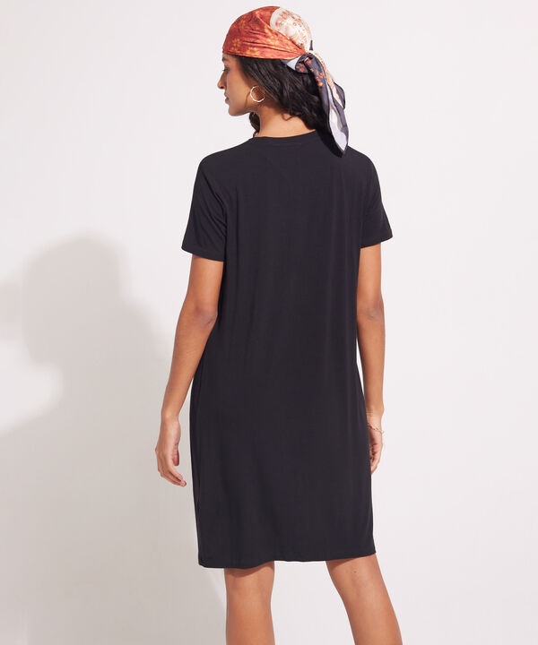 Vestido Unicolor Manga Corta, Cuello Redondo Con Silueta Fluida