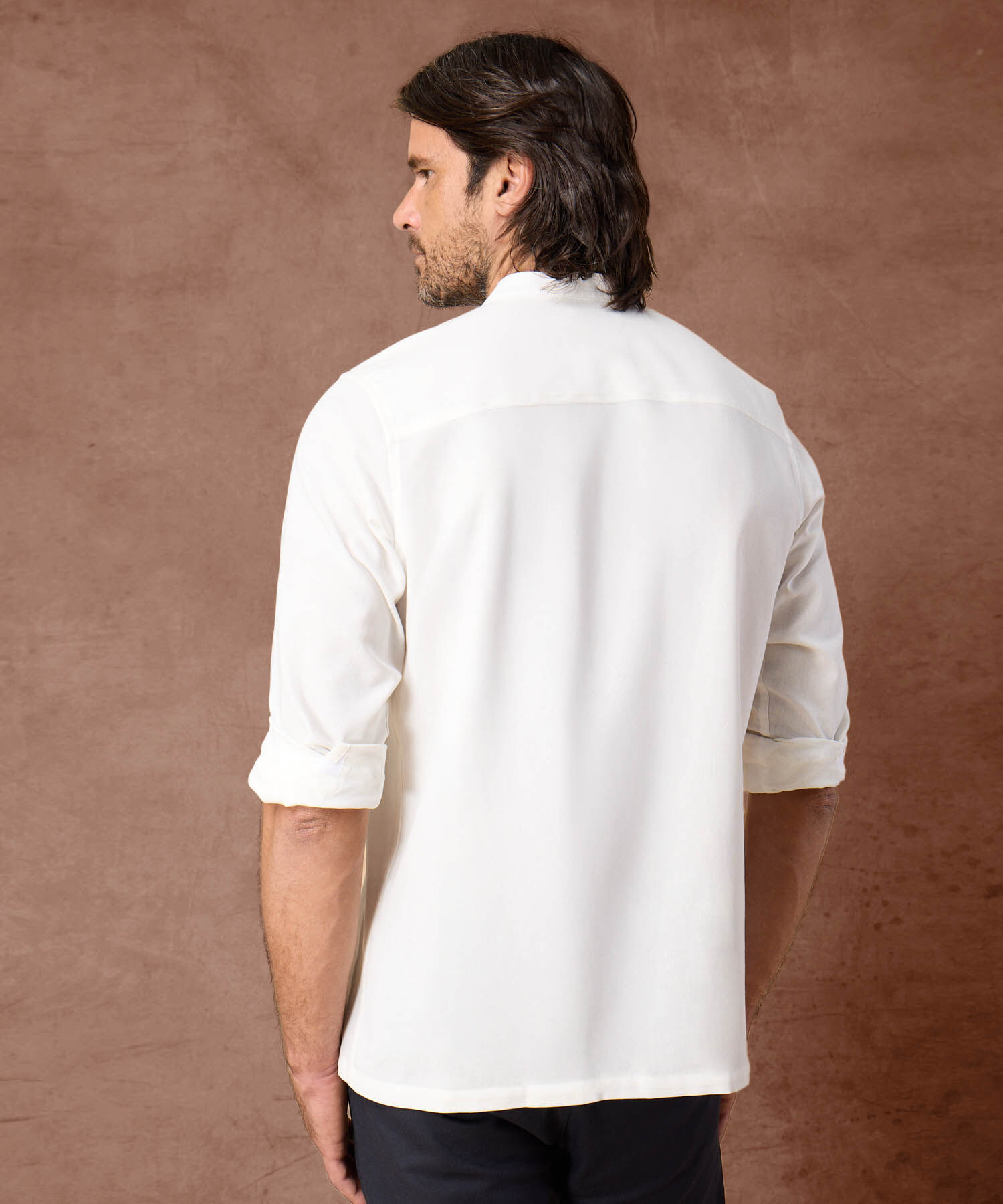 Guayabera Cuello Neru con Bordados para Hombre