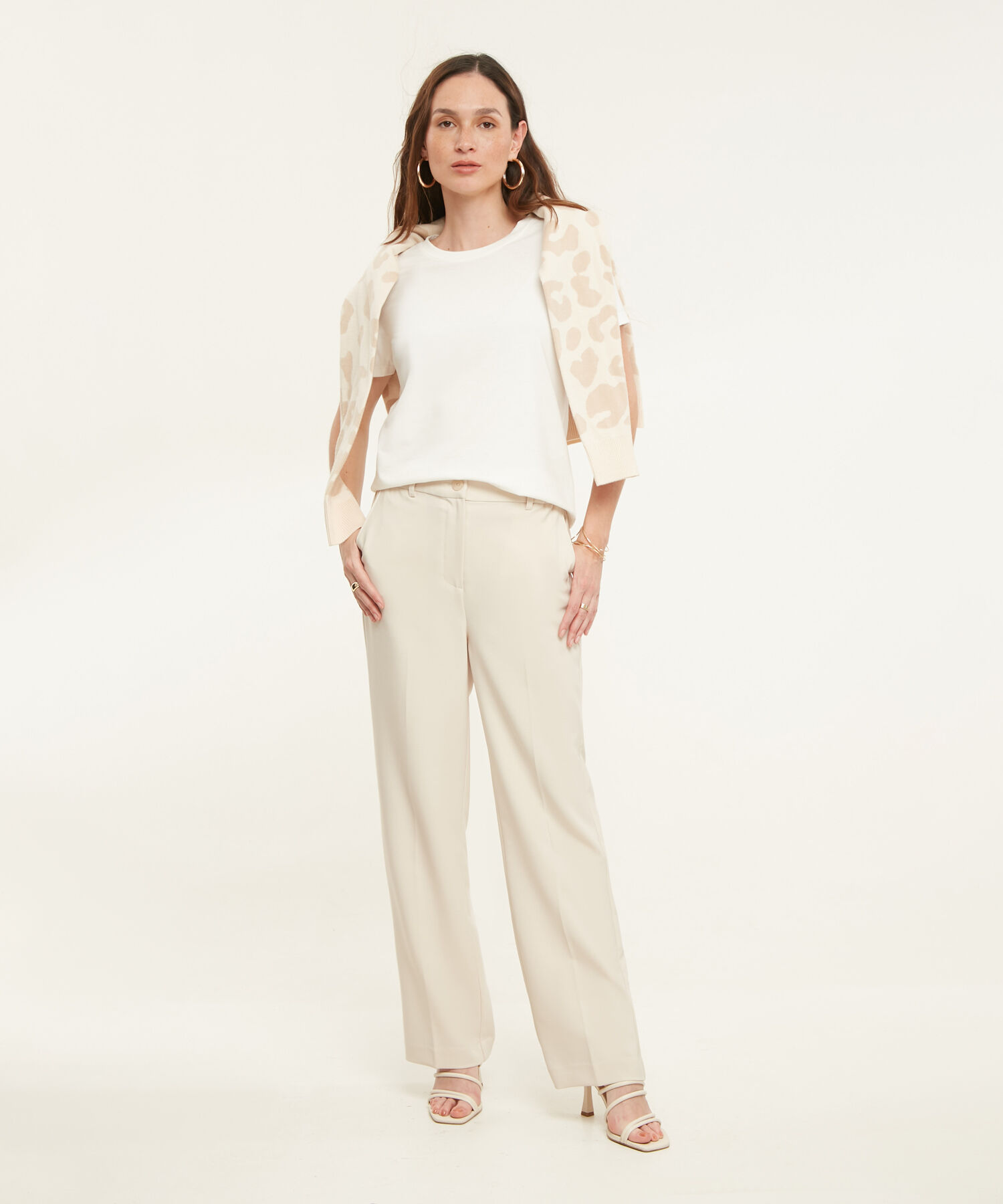 Pantalón Clásico Con Bolsillos Laterales Y Pretina Encauchada Solo En Posterior