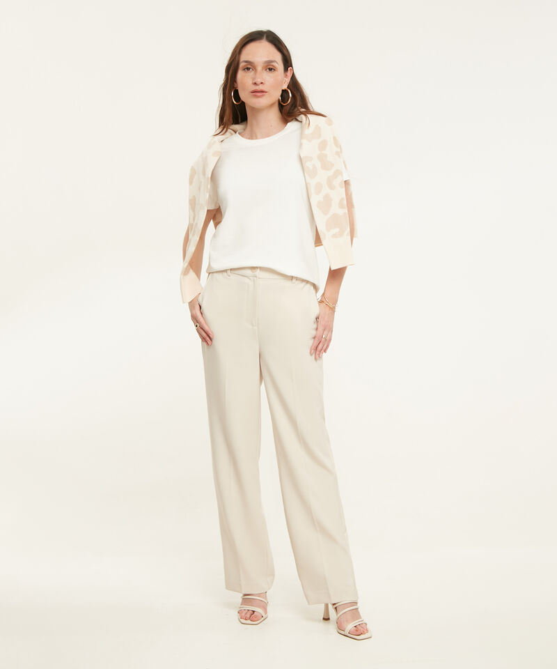Pantalón Clásico Con Bolsillos Laterales Y Pretina Encauchada Solo En Posterior