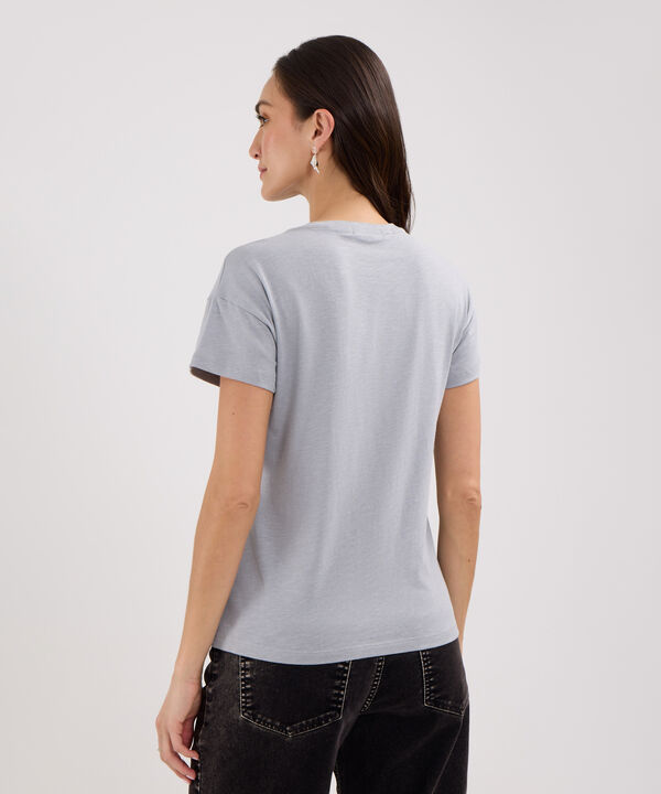Camiseta Manga Corta Unicolor, Cuello Redondo, Bolsillo Con Pedreria