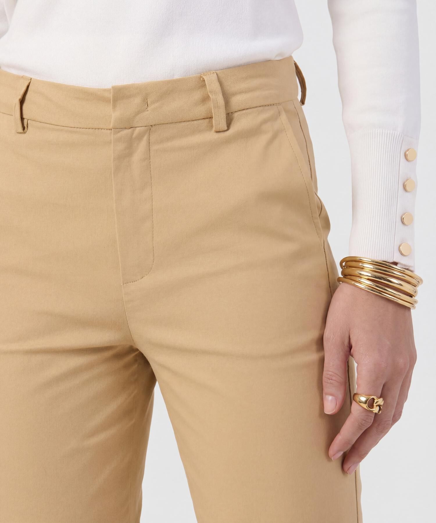 Pantal&oacute;n Capri Con Bot&oacute;n A Contraste Para Mujer