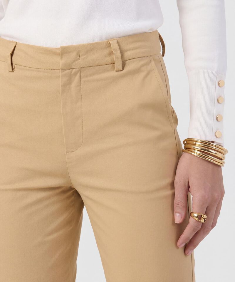 Pantal&oacute;n Capri Con Bot&oacute;n A Contraste Para Mujer