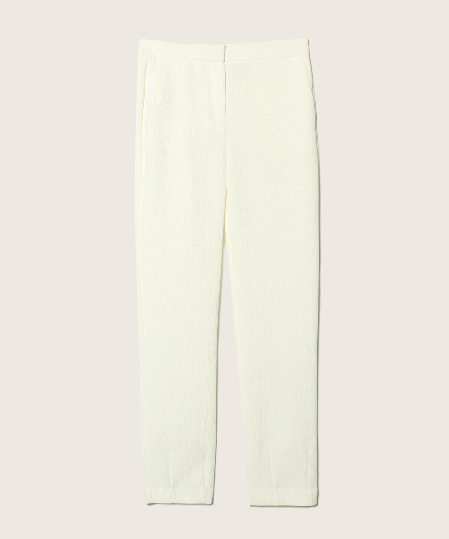 Pantalón Unicolor Con Detalle De Pinzas En Bota