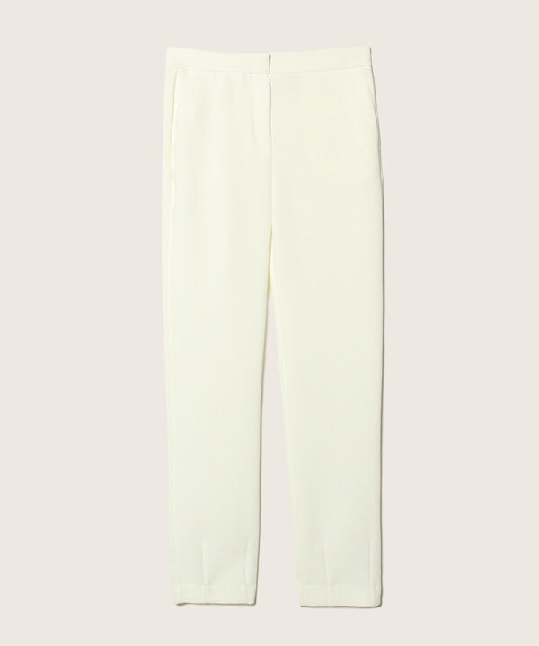Pantalón Unicolor Con Detalle De Pinzas En Bota