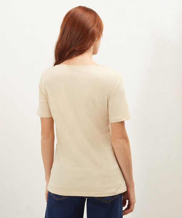 Camiseta Manga Corta Unicolor, Escote Redondo Con Bordado En Delantero, Trópico Floral image number null
