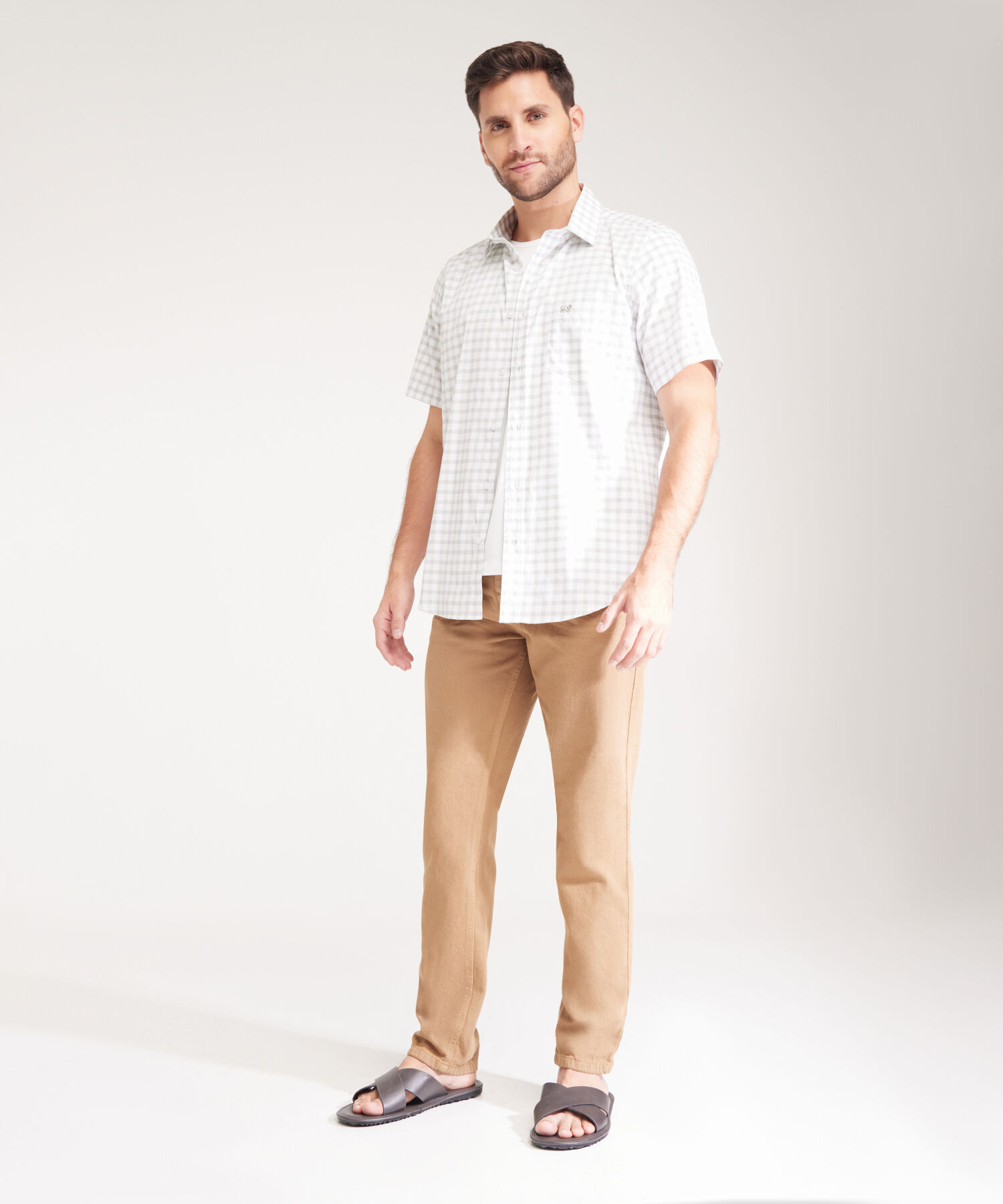 Camisa Preteñida Manga Corta Con Bolsillo Y Silueta Regular Fit