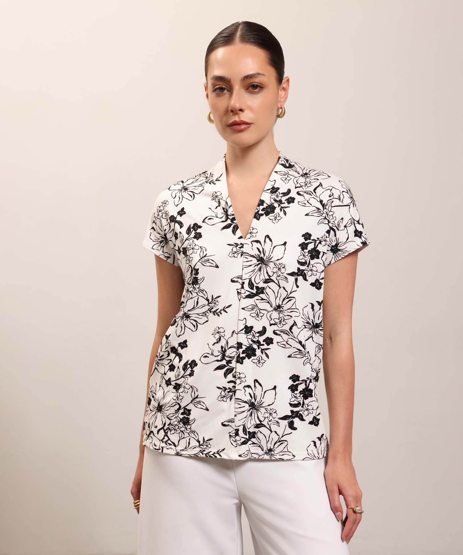 Camiseta cuello mao estampada 