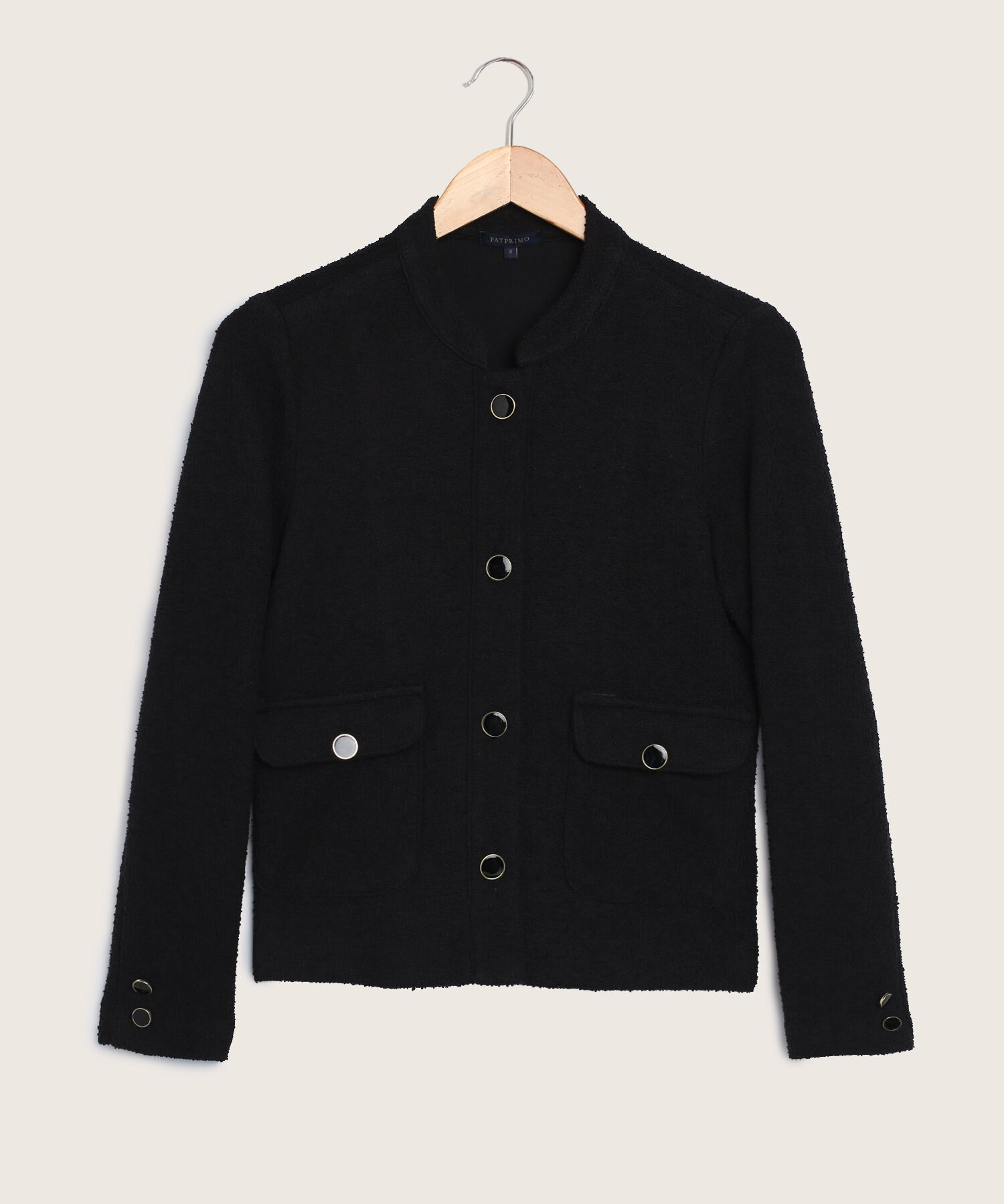 Chaqueta Unicolor Con Bolsillos En Frente