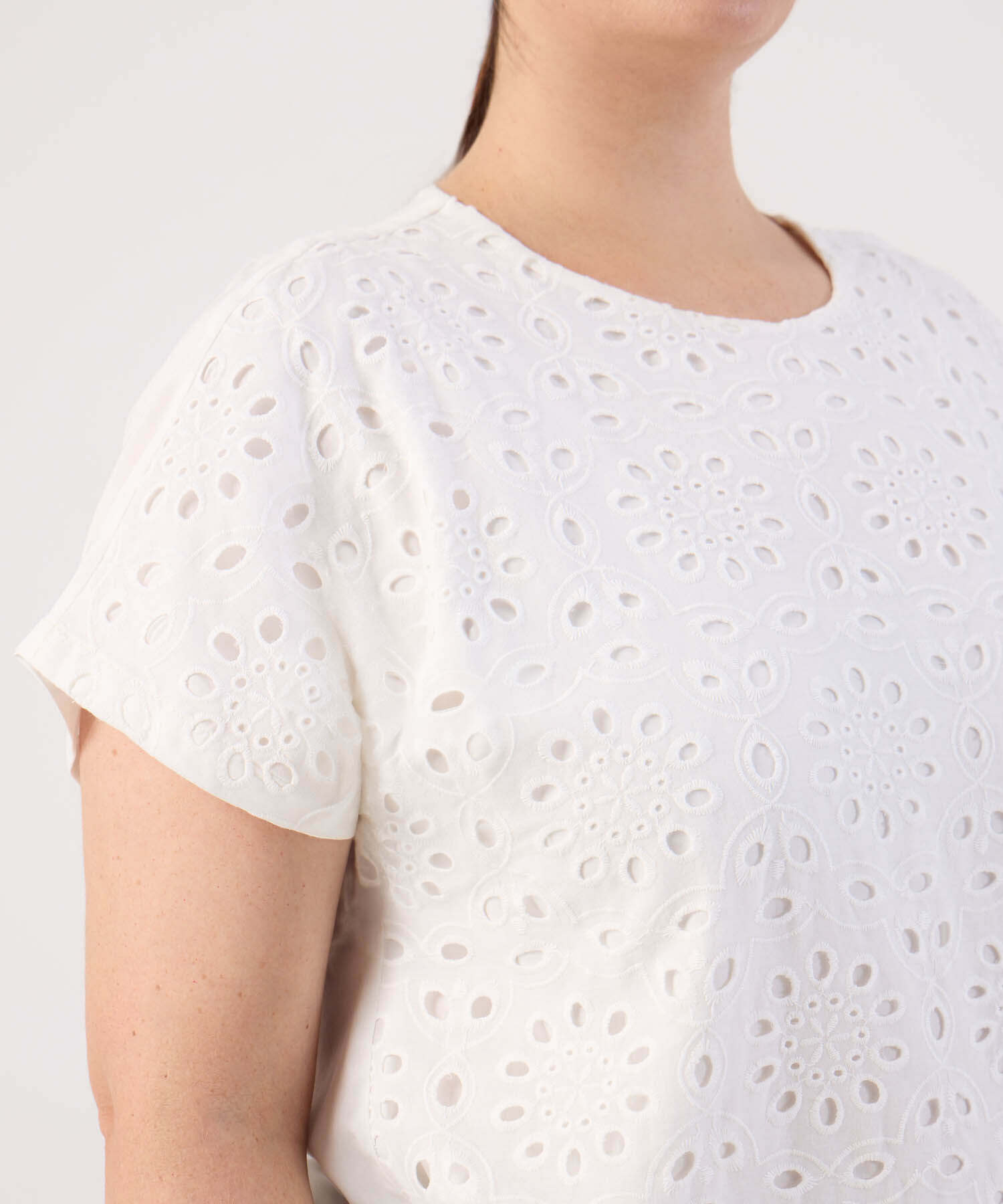 Blusa de Manga Corta en Ojalillo para Mujer Curvy