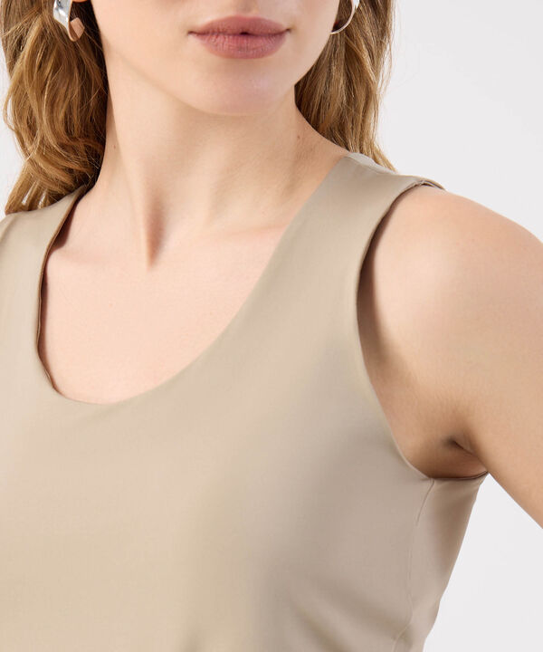 Camiseta Para Mujer Sin Mangascon Escote Redondo  image number null