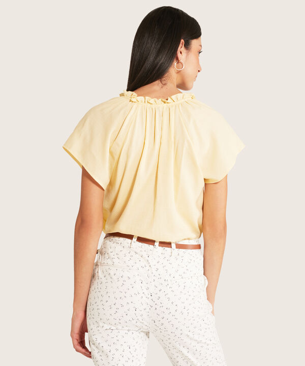 Blusa Manga Corta Con Ruche En Cuello image number null