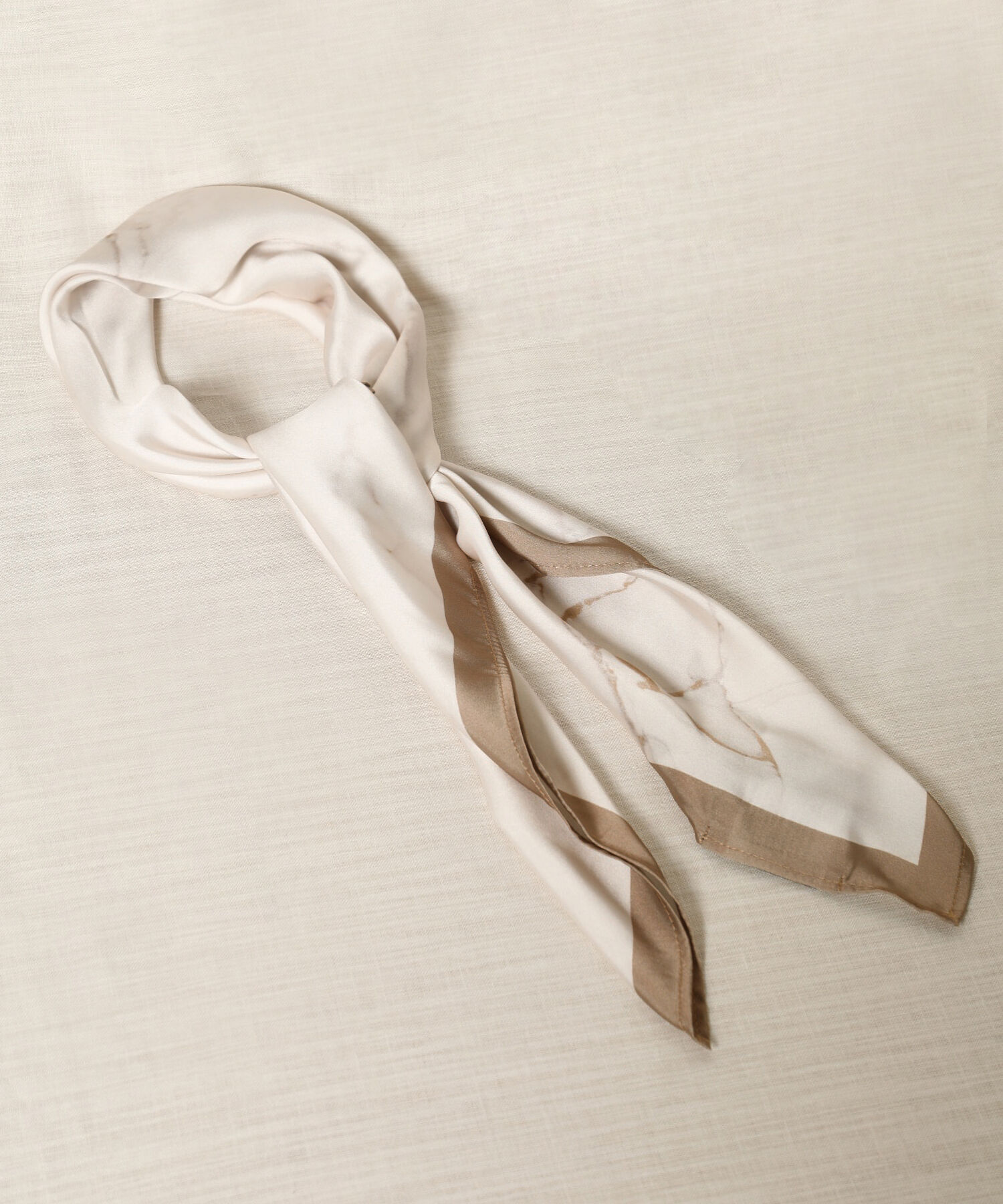 Pa&ntilde;oleta Estampada En Sat&iacute;n