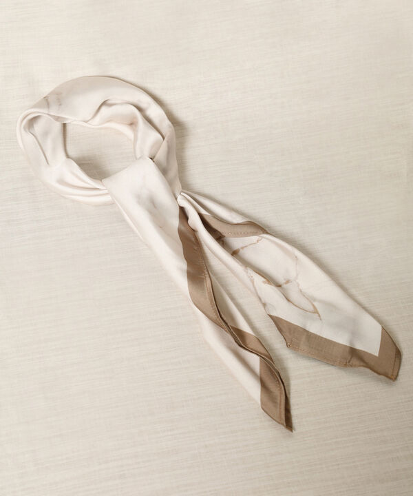 Pa&ntilde;oleta Estampada En Sat&iacute;n