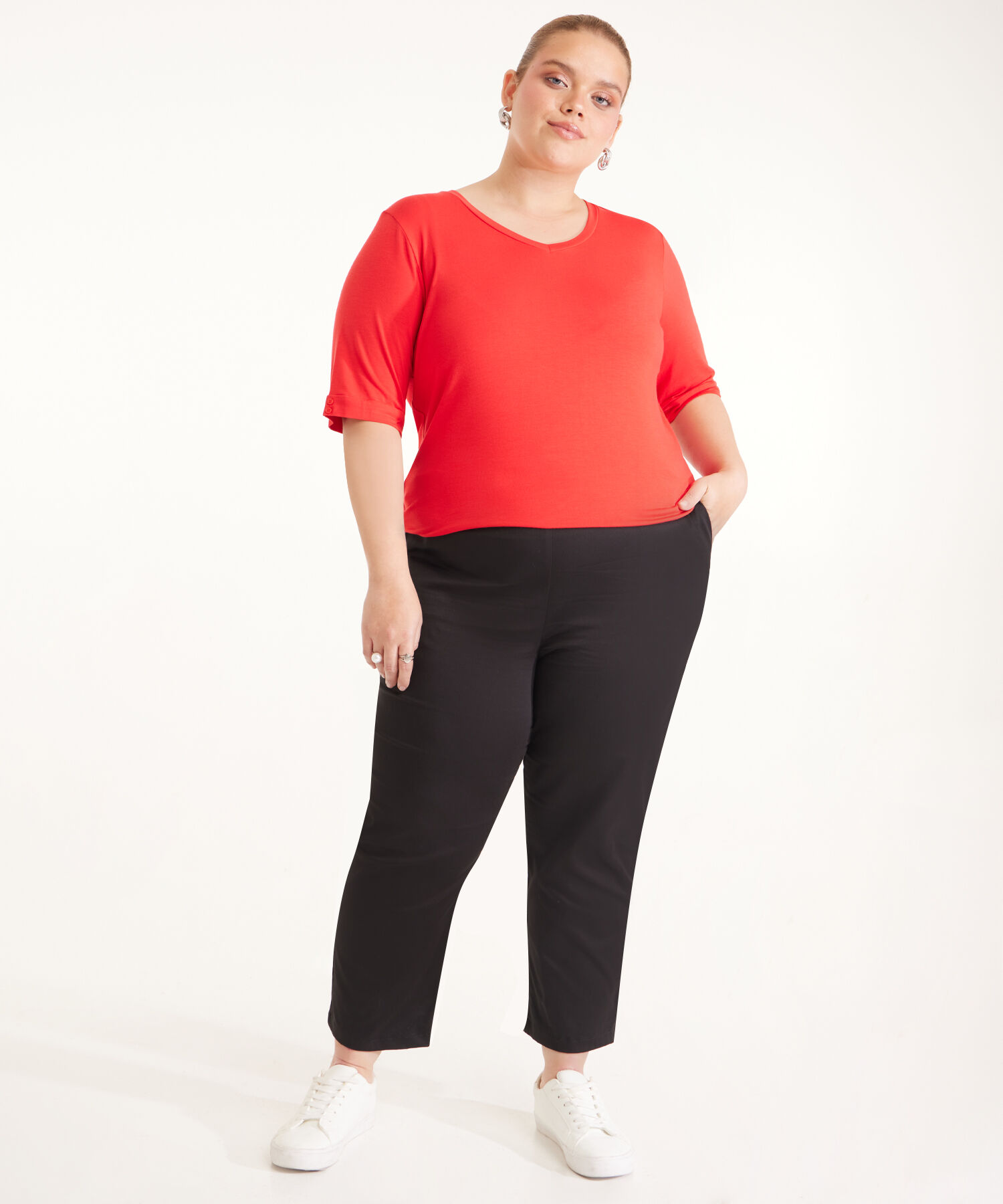 Pantalon Capri Unicolor Con Bolsillos Diagonales