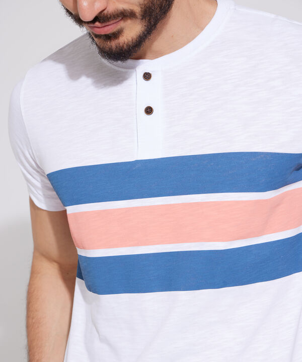 Camiseta Cuello Henley Estampada
