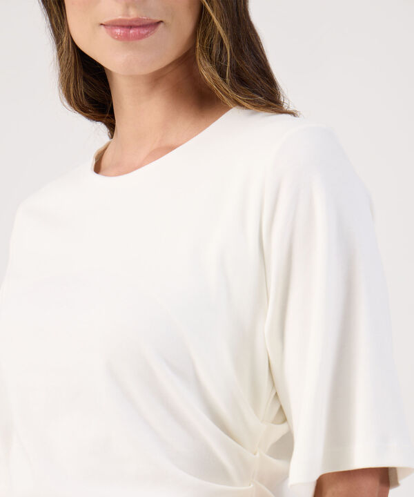 Camiseta con fruncido lateral  image number null