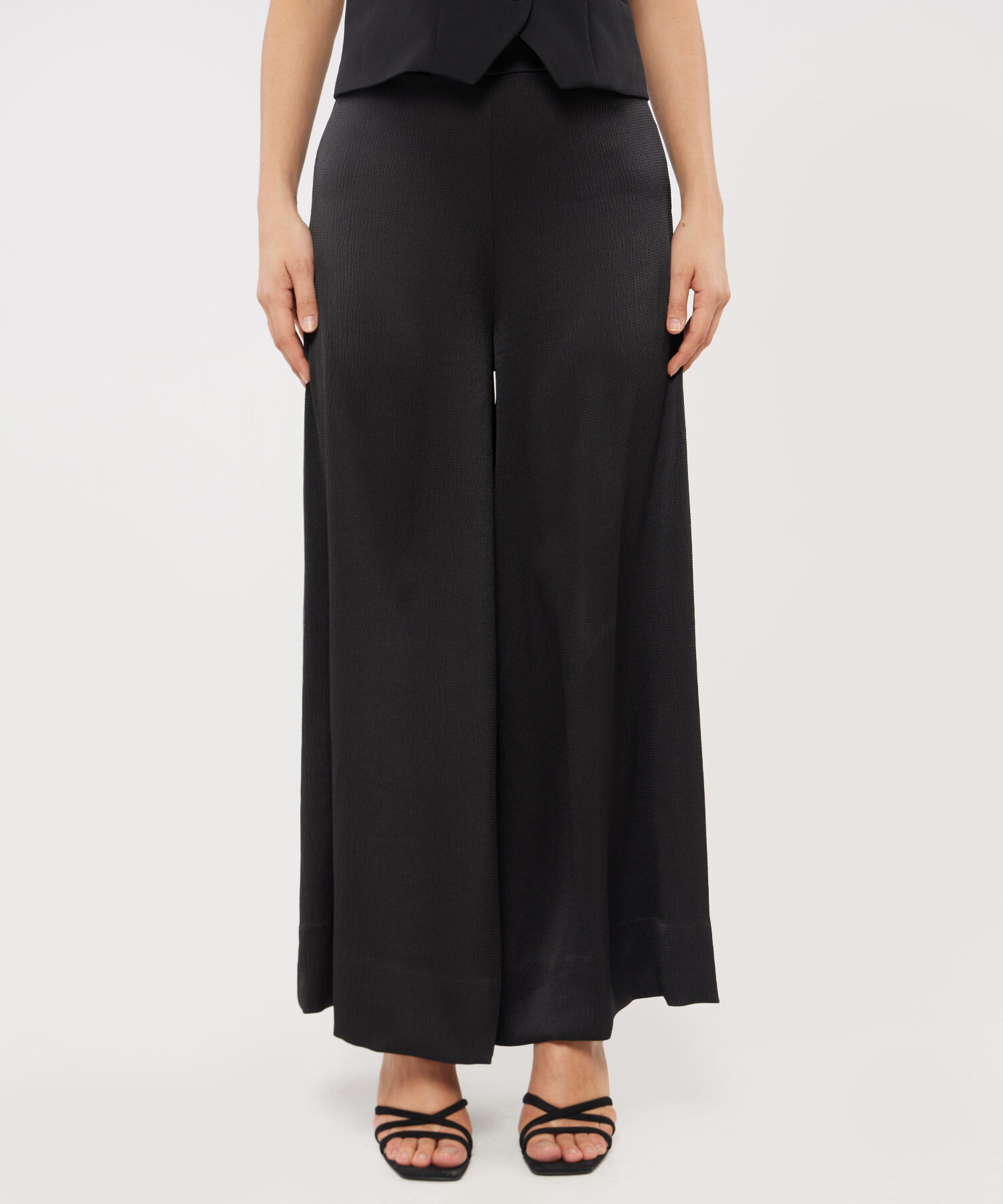 Pantalon Palazzo Fluido Unicolor En Tela De Satin Con Textura Compra Online PATPRIMO