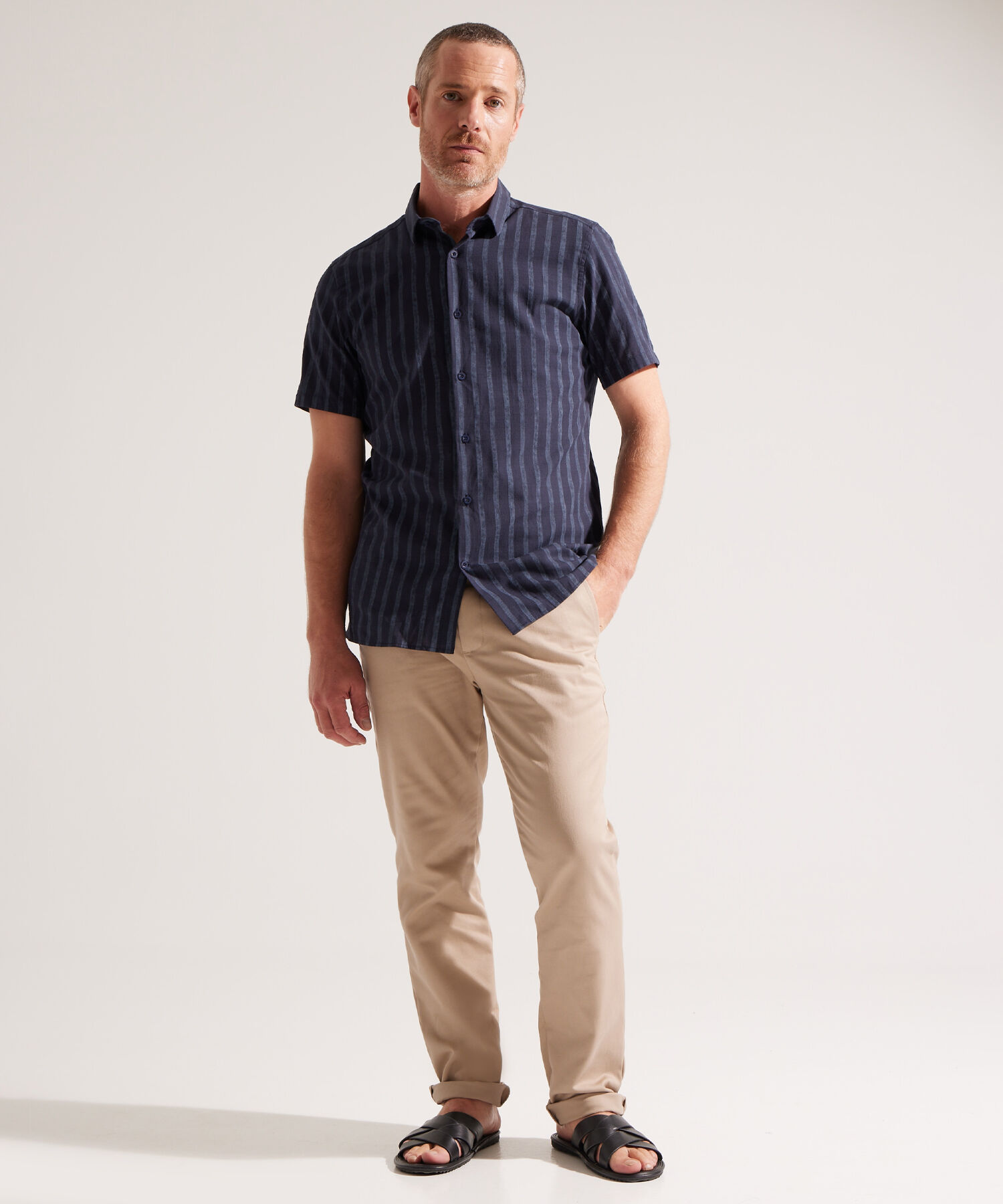 Pantalón Tipo Chino con Bolsillos