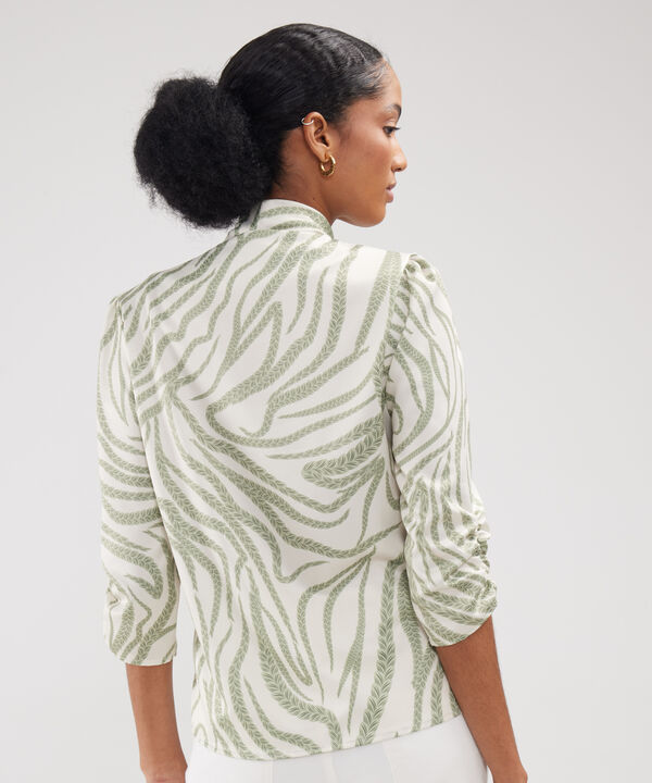 Blusa Estampada Con Cuello Removible