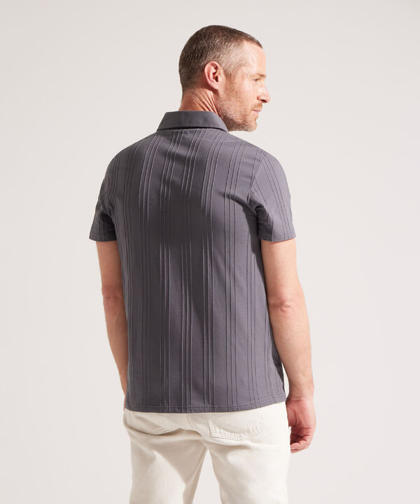 Polo Texturizada con Cuello Duro