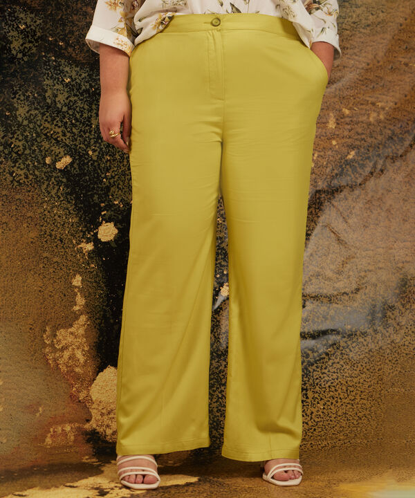Pantalón Amplio Con Quiebre En Botas