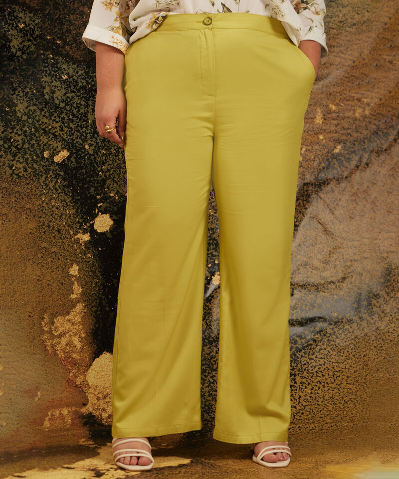 Pantalón Amplio Con Quiebre En Botas