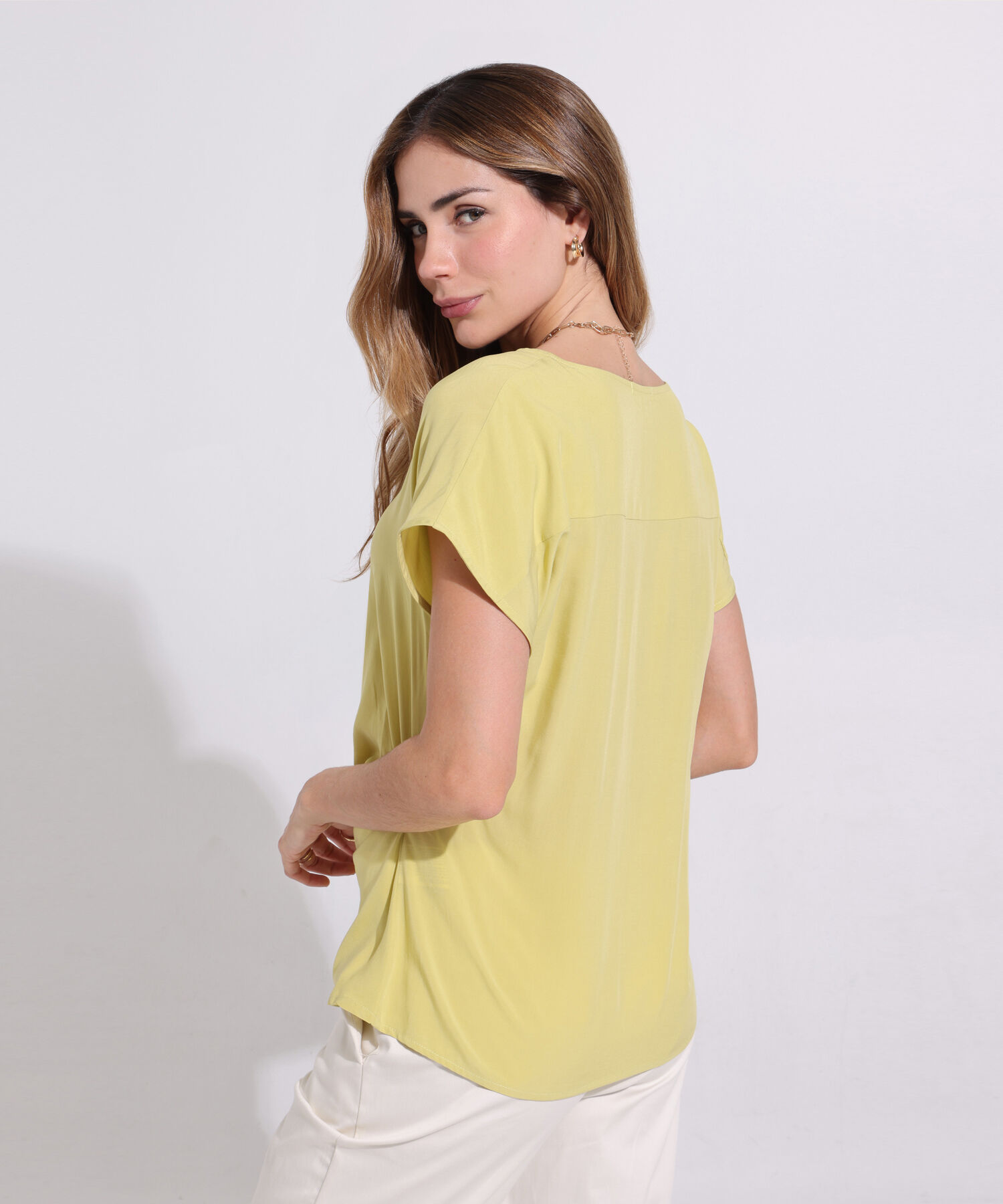 Blusa Cuello En V Con Drapeado En Costado Inferior