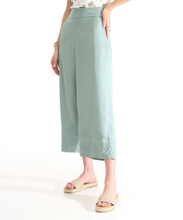Pantalon Culotte Con Detalle De Bordado En Bota