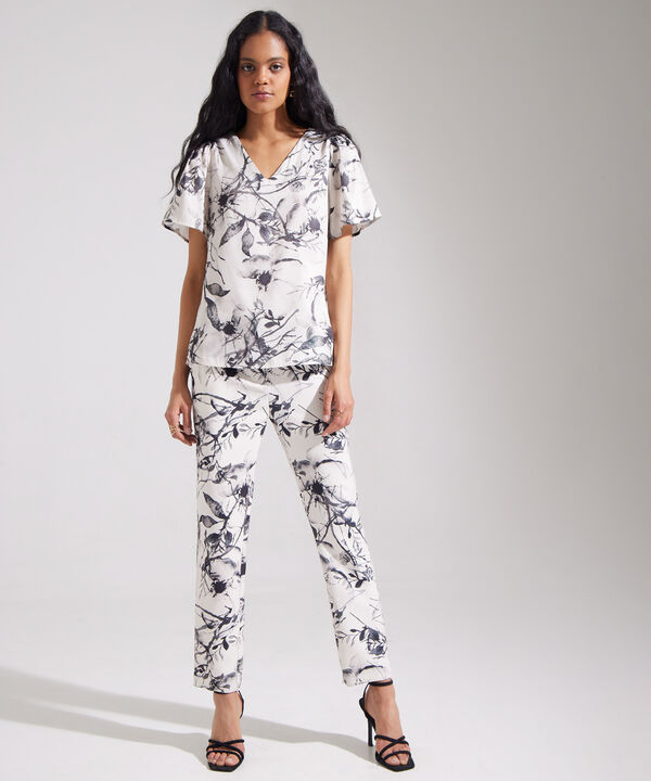Pantalón Clásico Estampado image number null