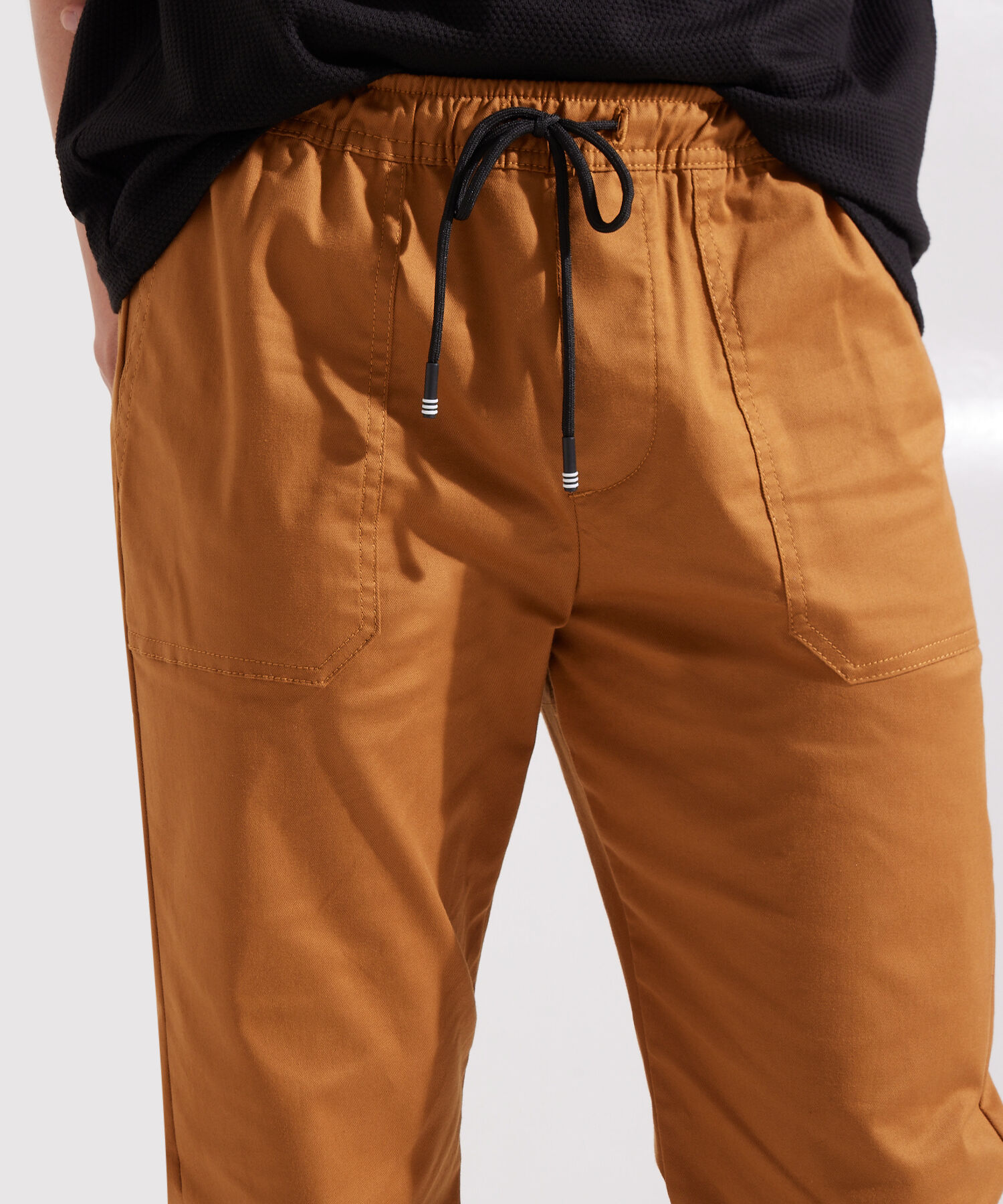 Pantalón Moda Tipo Jogger Unicolor, Cintura Elástica Con Cordón Ajustable Y Bolsillos De Parche, Silueta Regular Fit, Tribal  Tribal