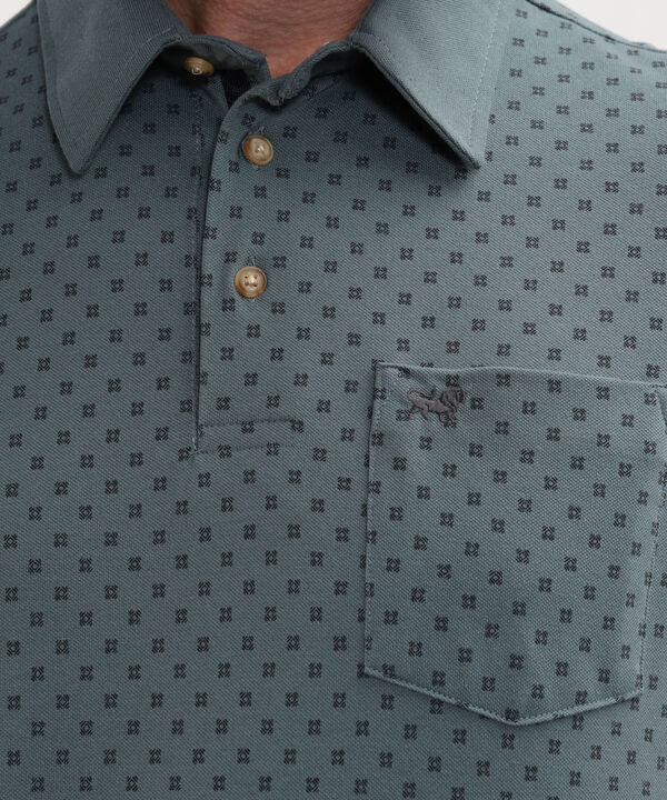 Polo Estampada, Cuello Duro Con Bolsillo, Silueta Regular Fit