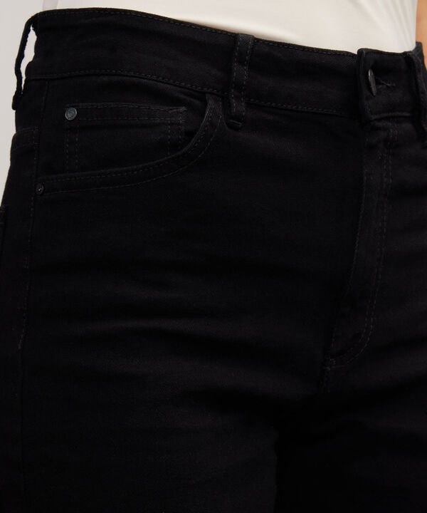 Jean Straight Tono Negro Con Pedreria