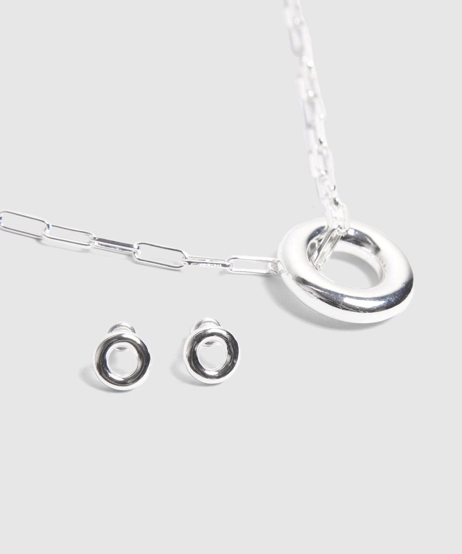 Set Plateado De Collar Y Aretes Con Aros 