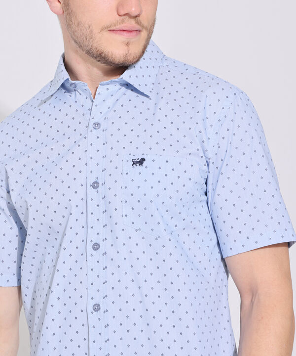 Camisa Estampada Manga Corta Con Bolsillo Y Silueta Slim Fit