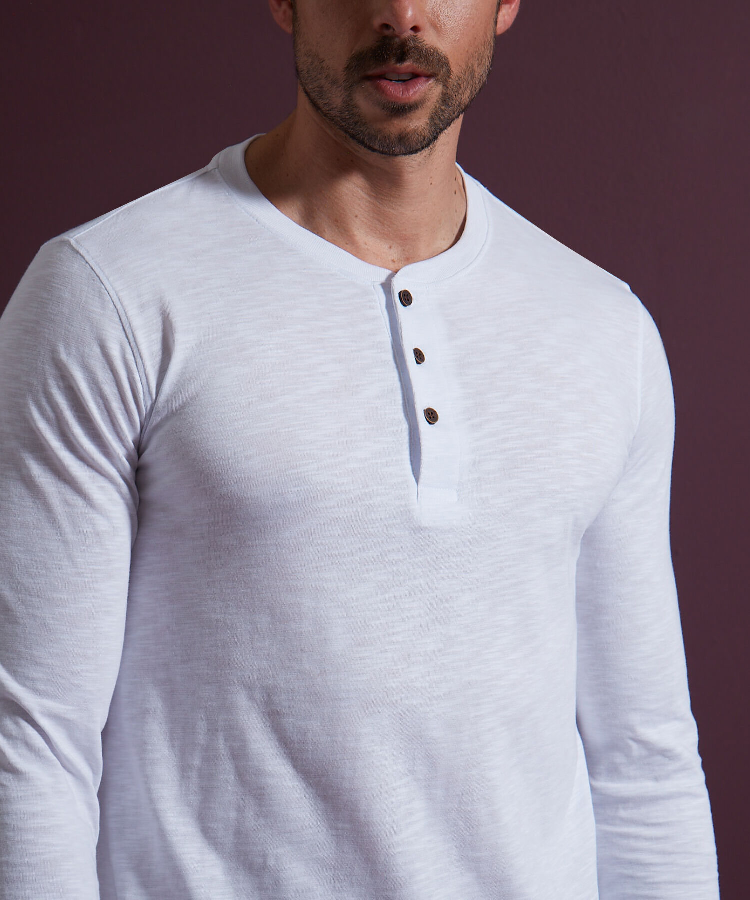 Camisetas henley manga larga hombre 2025