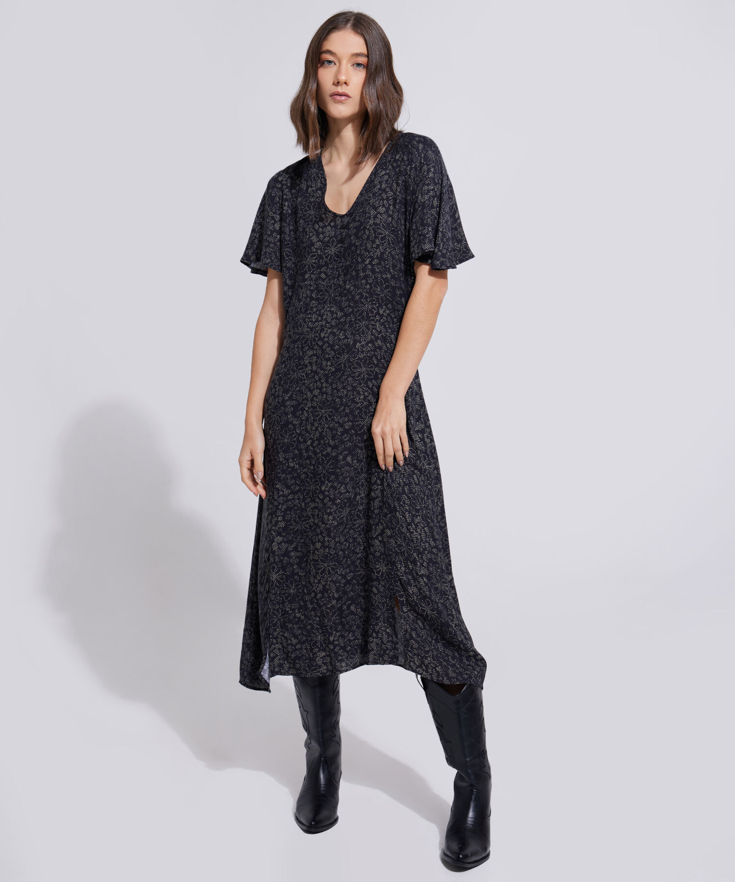 Vestido Estampado Manga Corta, Cuello V Con Botones En Centro Frente Y Aberturas Laterales En Delantero