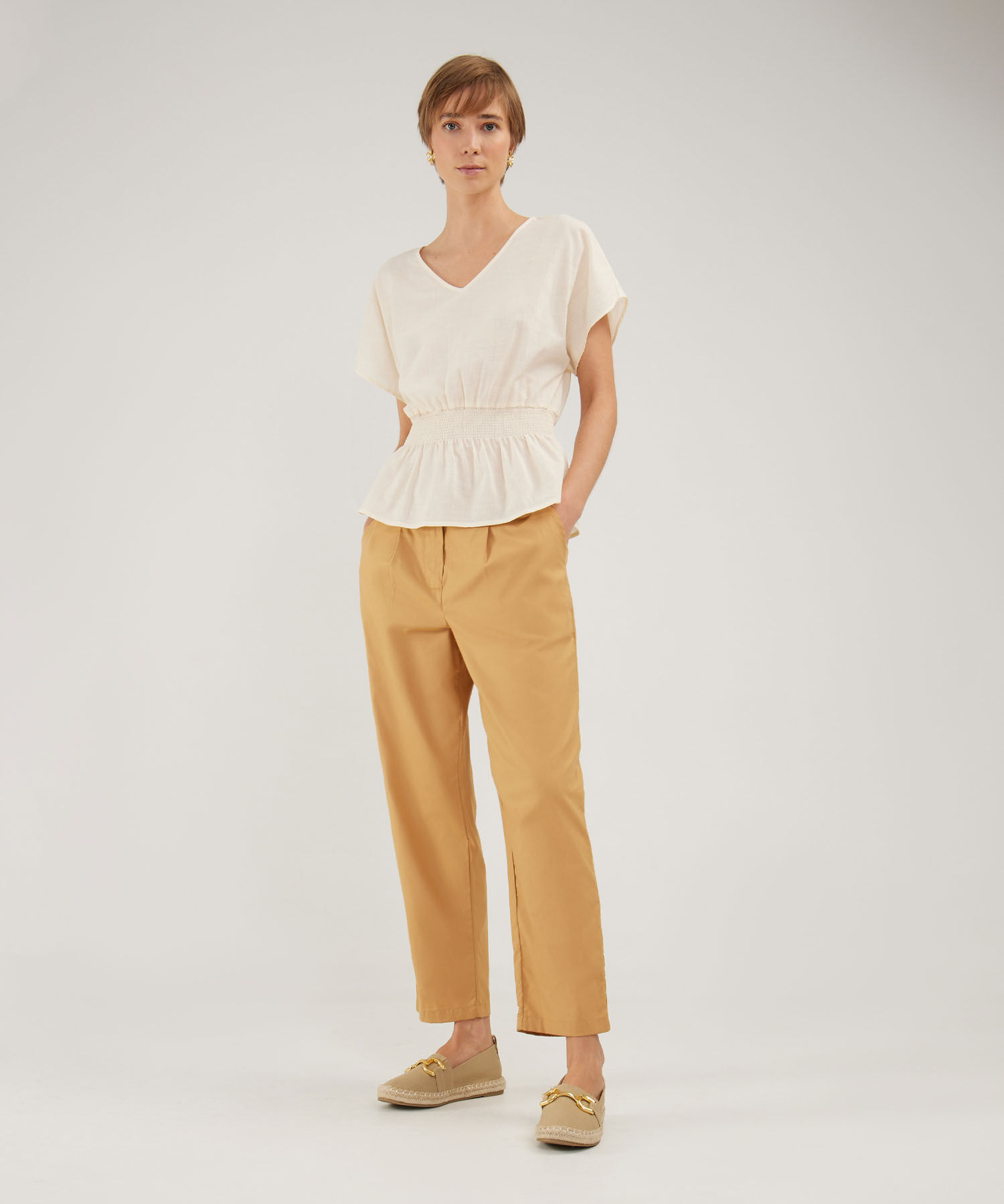 Blusa Unicolor Manga Corta, Escote V Con Encauchado En Cintura, Nautico Artesanal Línea Moda