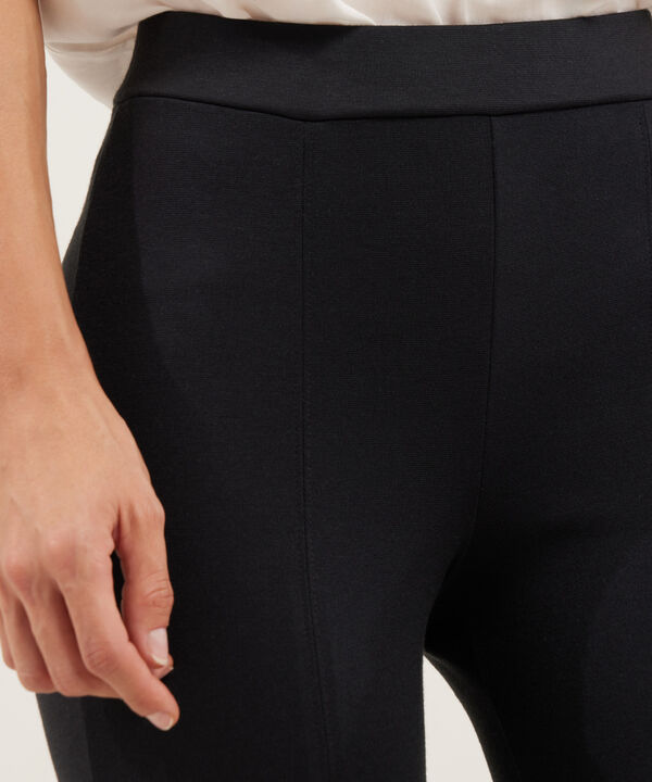Leggins Unicolor, Tiro Alto Con Corte Central Y Abertura En Bota, Trópico Floral image number null