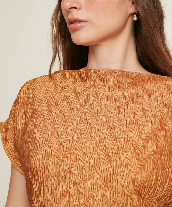 Blusa Plisada Manga Sisa, Cuello Redondo Y Silueta Holgada