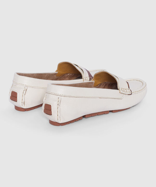 Mocasines Con Textura En Frente