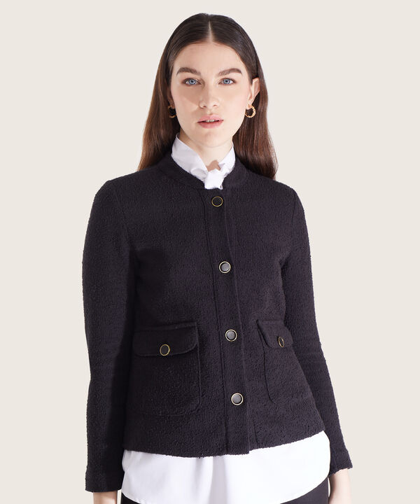Chaqueta Unicolor Con Bolsillos En Frente