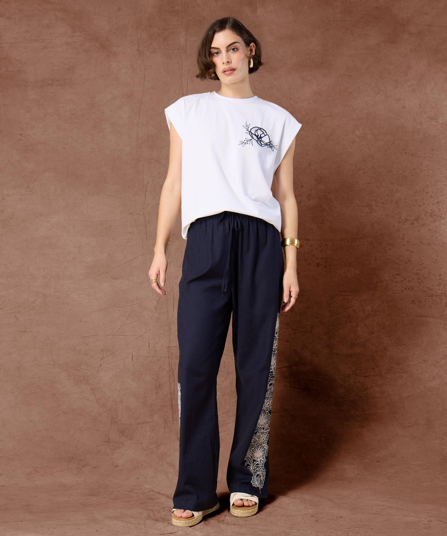 Pantalón Fluido con Bordado