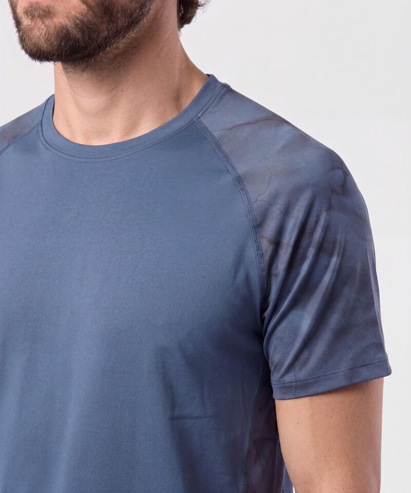Camiseta Deportiva Con Detalle En Mangas 