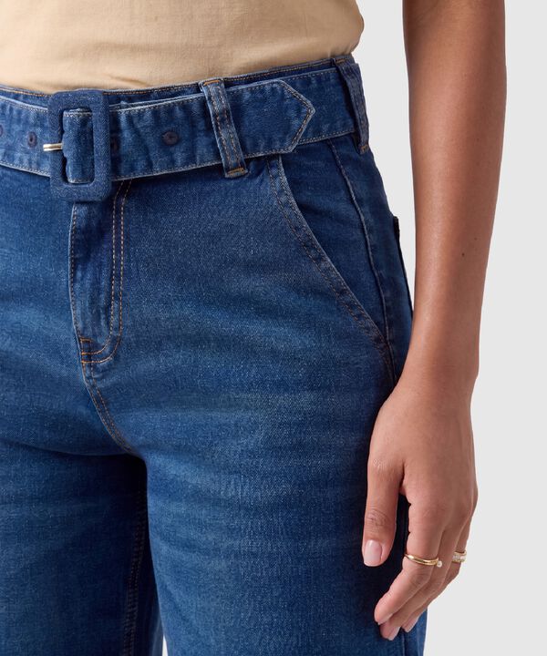 Jeans De Bota Ancha Con Cintur&oacute;n Forrado Mujer