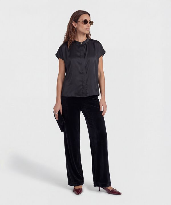 Blusa Unicolor Con Detalle 