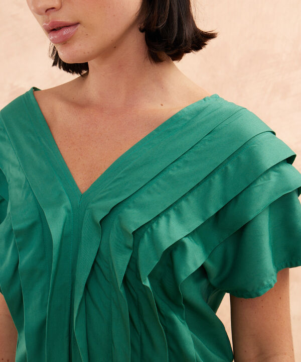 Vestido Unicolor Con Alforzas Anchas