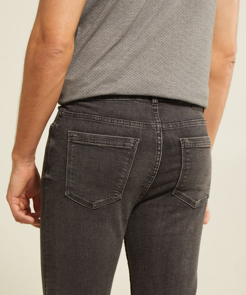 Jean Slim Tono Gris Oscuro