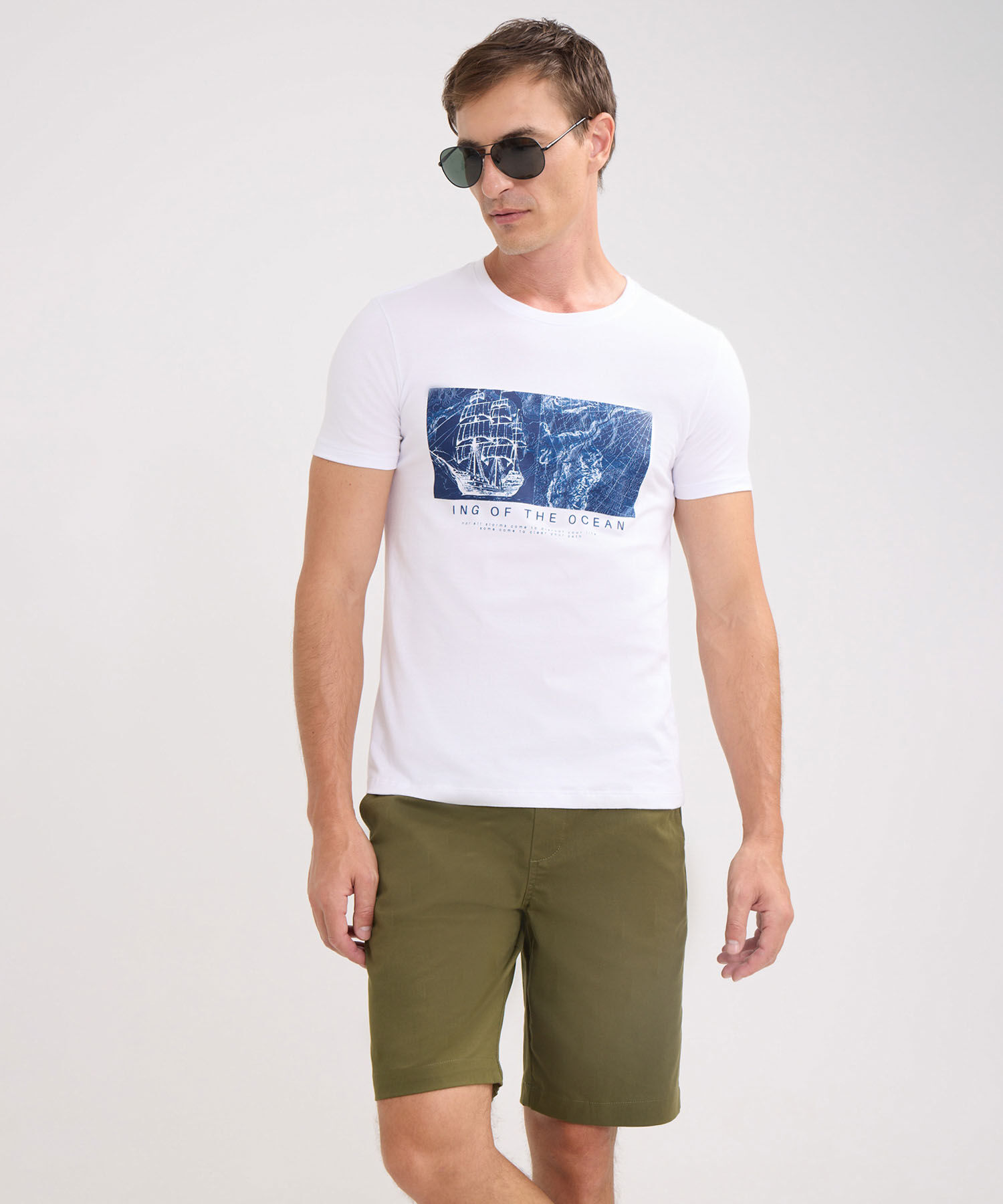 Bermuda Unicolor Con Pretina Encauchada Y Cordón Interno