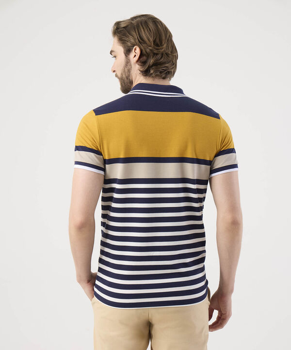 Polo Con Diseño De Bloques Y Franjas 